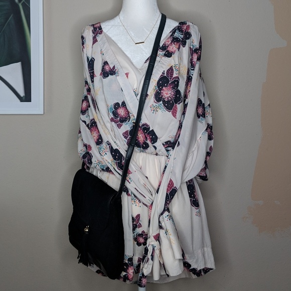 🚨Sold Fre People Tuscan Dreams White Floral Tunic - Picture 3 of 7